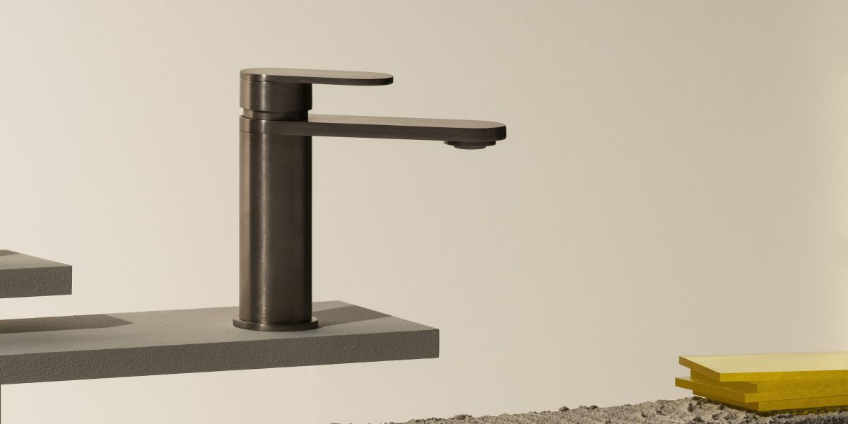Zucchetti - 5 hole bath tub mixer. Green marble Aver handles.